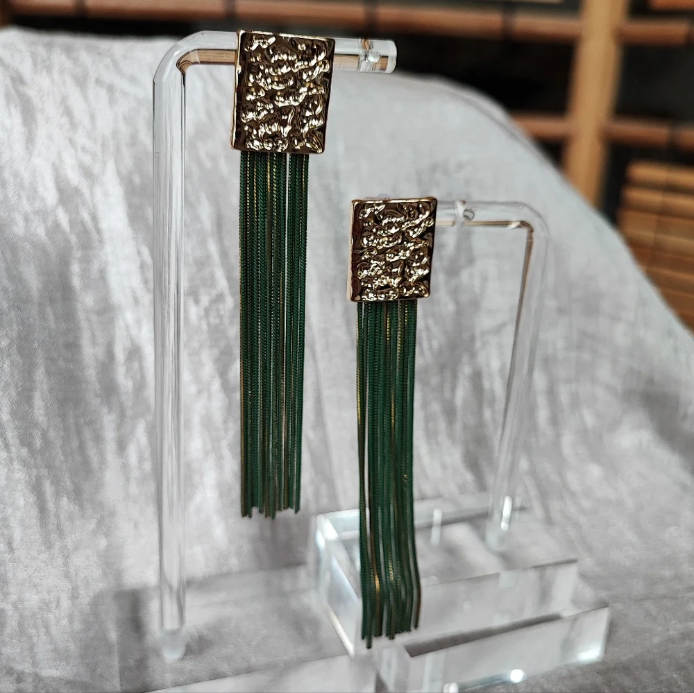 Gold Tone Hammered Elegant Green Flat Snake Chain Long Pierced Earrings NWOT